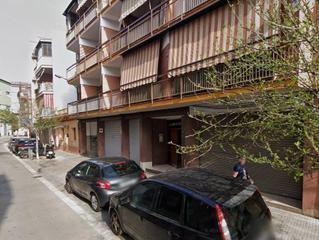 Pis  Carrer de llinars. Local en cornella de llobregat