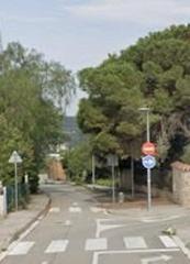 Maison  Can xicota. Casa en lliça damunt