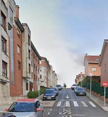 Aparcament cotxe a La Fresneda. Garaje en siero