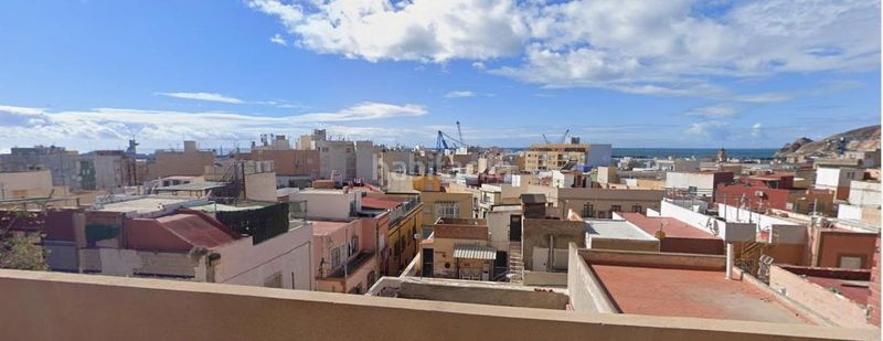 Foto d58deaaa-f3ed-43bd-a55f-f43fa5aef0b8. Casa a Centro Almería