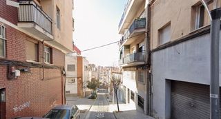 Piso  Democracia. Piso en badalona