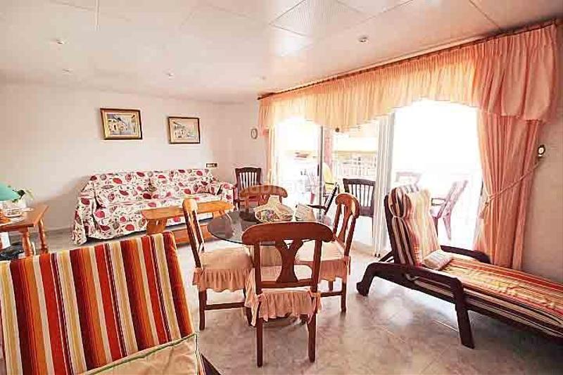Foto 0c577ac7-c6b9-4eb7-acb5-dacee64e44d4. Apartamento en calle ramon y cajal 3 en venta apartamento con amplia terraza a escasos metros de la playa centro en Guardamar del Segura