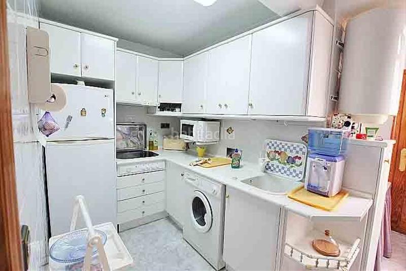 Foto e1a85766-f459-42a0-a6c3-25b546d0bea3. Apartamento en calle ramon y cajal 3 en venta apartamento con amplia terraza a escasos metros de la playa centro en Guardamar del Segura