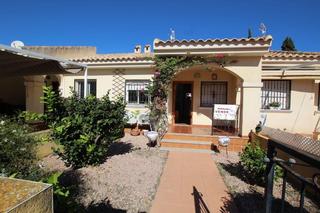 Casa adossada  Urbanizacion moll. Encantador adosado en guardamar del segura con vistas a la pisci