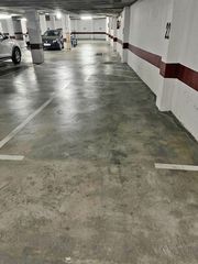 Aparcament cotxe  Calle de lepanto. Plaza de parking en el centro de guardamar del segura