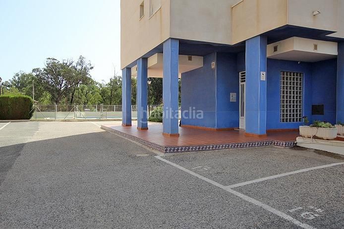 Foto 0e02c4de-76b2-4f2a-8ed2-74cc37dab5a5. Apartment with parking pool in Puerto Deportivo Guardamar del Segura