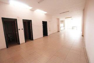 Local Comercial  Avenida mediterráneo. Se vende local comercial