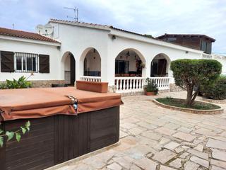 Chalet en Les Tres Cales. Villa con gimnasio y jacuzzi, cerca mar, tres calas, ametlla de