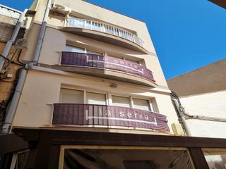 Edifici a Carrer bruc 29. Edificio con restaurante en funcionamiento y vivienda dúplex, l'