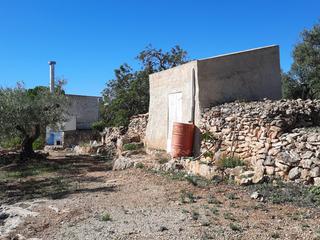 Finca rústica  Partida bon capo. Bonita finca rústica con dos casetas, cerca del pueblo y playas