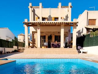 Chalet  Carrer liebre. Villa con piscina, amueblada, paneles solares autoconsumo, tres