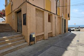 Erdgeschoss in Carrer andreu llambrich 77. Local en dos plantas, posible vivienda o uso comercial