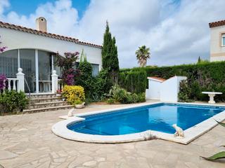 Chalet  Avinguda de les tres cales. Villa chalet con piscina, tres cales, l'ametlla de mar