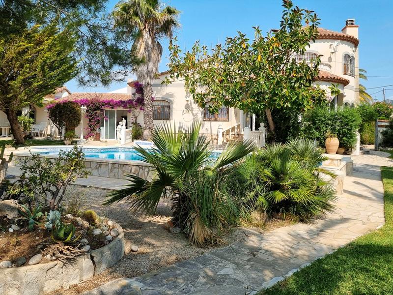 Foto a20d03a7-8a02-4852-a293-739ab66b49c7. Chalet villa, chalet más dos apartamentos, gran piscina y jardín, tres cales , ametlla de mar en Ametlla de Mar (L´)