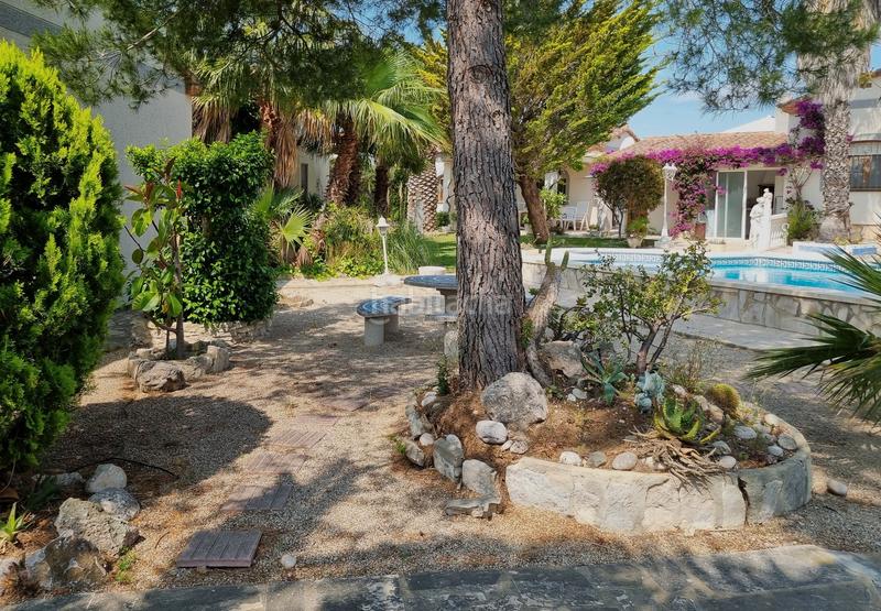 Foto accfe644-2e89-45db-a7f9-c082bb4d1e9c. Chalet villa, chalet más dos apartamentos, gran piscina y jardín, tres cales , ametlla de mar en Ametlla de Mar (L´)