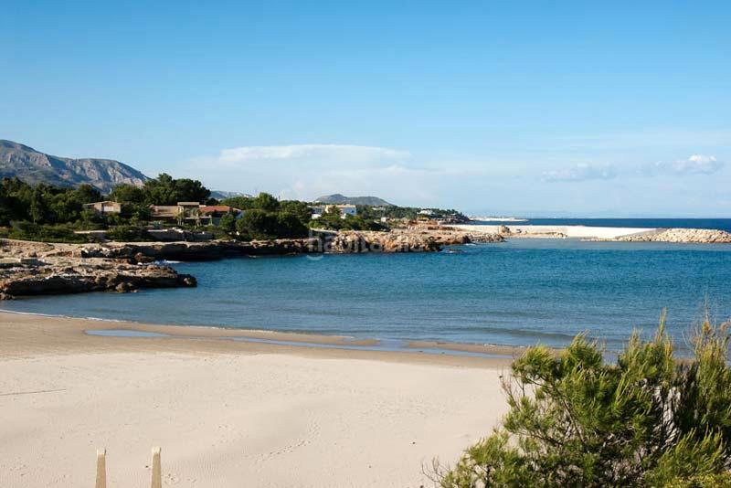 Foto c2288e6f-d4a0-423f-8bde-11945a1ec2aa. Chalet villa, chalet más dos apartamentos, gran piscina y jardín, tres cales , ametlla de mar en Ametlla de Mar (L´)
