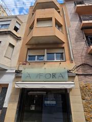 Haus in Carrer andreu llambrich 33. Casa con local comercial, edificio en centro urbano, l'ametlla d