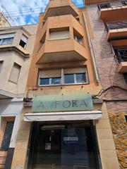 Casa  Carrer andreu llambrich 33. Casa con local comercial, edificio en centro urbano, l'ametlla d