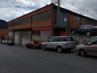 Nau industrial  Atxukarro poligonoa. Nave de 468 m2 de forma rectangular, con oficinas, aseos e insta