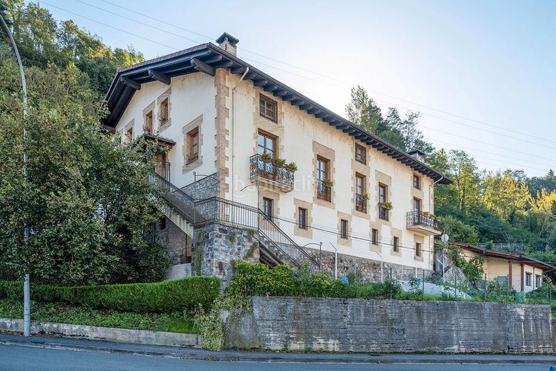 Foto e016f30e-f224-4f5b-8402-4d2a7fd012b4. Dúplex amb xemeneia calefacció a Aretxabaleta