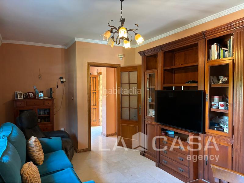 Foto 2aa1923b-2f82-48d6-89b9-2a9b80258901. Chalet mit parking in cerros de Montequinto Montequinto