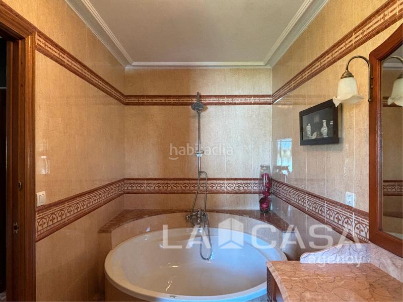 Foto 6060c43e-fa86-46bc-9d1b-c0caebf5635f. Chalet mit parking in cerros de Montequinto Montequinto