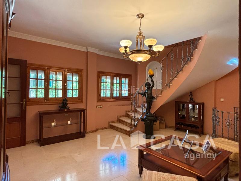 Foto 80e5c454-72b0-4c73-b92a-8a9dc5b0d3a2. Chalet mit parking in cerros de Montequinto Montequinto