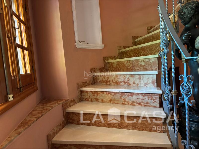 Foto 2088fe77-a6c9-4f01-9974-6d26cd0d8263. Chalet with parking in cerros de Montequinto Montequinto