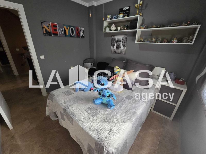 Foto 93165c21-2557-4de2-b8b3-ecdce3b98d18. Casa pareada pareado de 3 plantas, en urbanización privada. en Montequinto