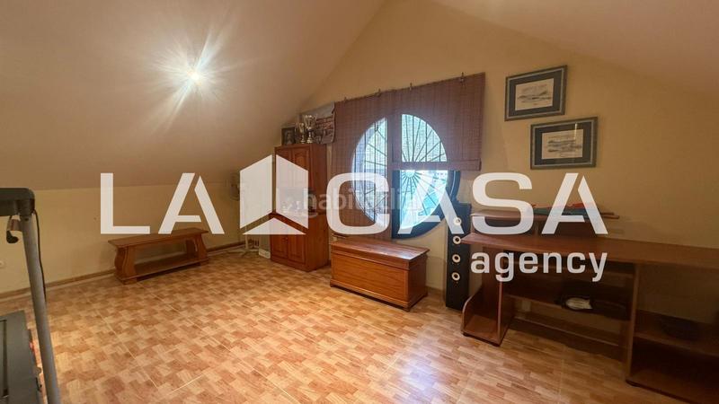 Foto b4c7929d-084c-4430-9618-217bde0329c9. Casa pareada pareado de 3 plantas, en urbanización privada. en Montequinto