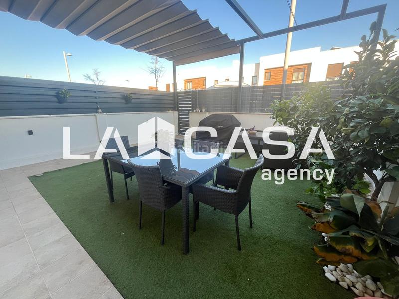 Foto d5d702b5-fc9a-419b-966e-e42c7e2092e7. Casa a schiera con riscaldamento parcheggio piscina in Dos Hermanas