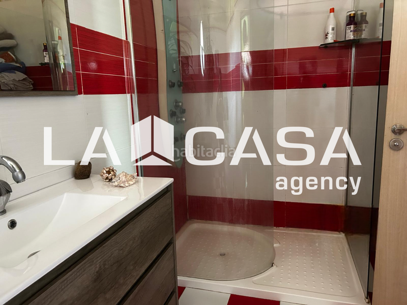 Foto c77d1213-b2fb-40a4-a15d-b410162df0b2. Chalet with pool in Oromana Alcalá de Guadaira