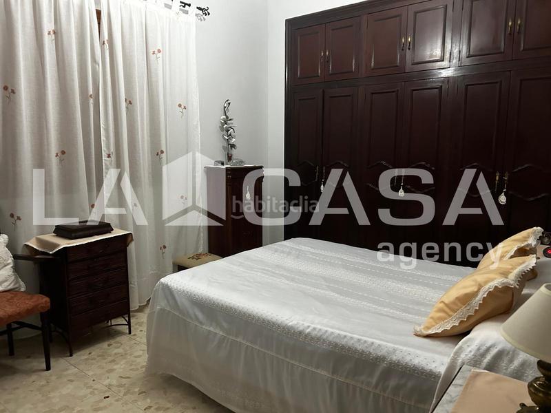 Foto 27a0d1a7-da01-47f2-9c15-40ffdf6dae52. Chalet mit parking in cerros de Montequinto Montequinto