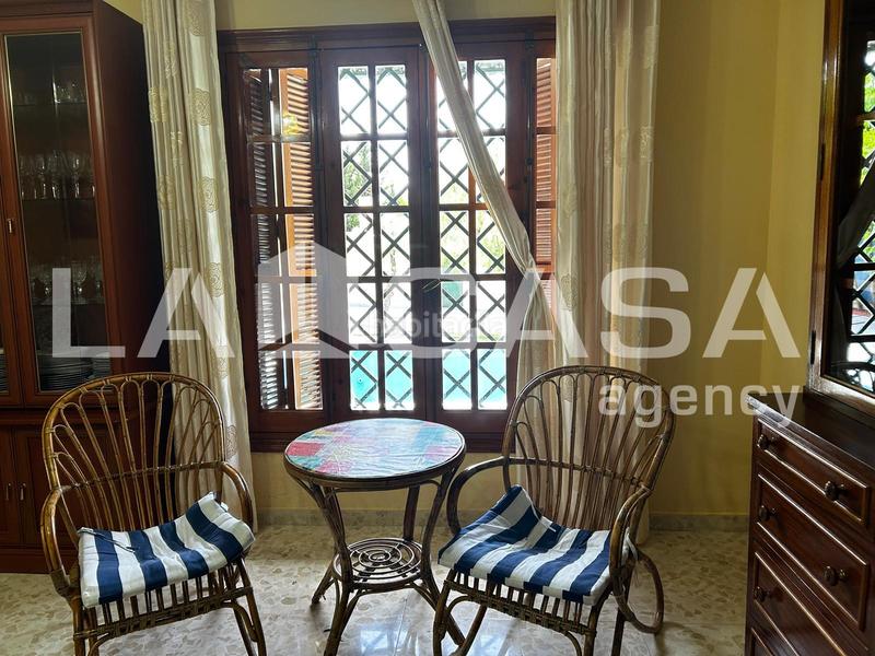 Foto 48460ce4-752c-4ff0-80b7-d007747cf735. Chalet mit parking in cerros de Montequinto Montequinto