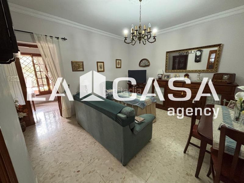 Foto 7d0cb673-dfe7-4cf8-ad40-7ea308e42de8. Chalet mit parking in cerros de Montequinto Montequinto