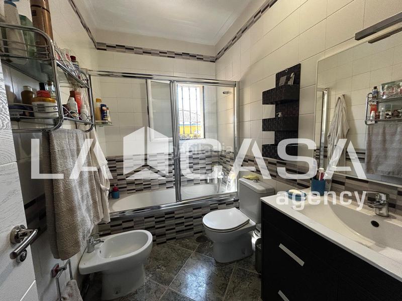 Foto ad1d9f0f-5b2b-4e86-af3b-61d5d62627e6. Chalet avec parking piscine dans Olivar de Quintos Montequinto
