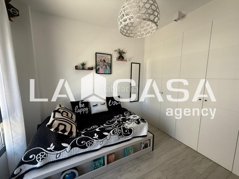Foto e4fa7796-fe62-4204-9ba9-9e980dad5455. Casa aparellada amb aparcament piscina a Entrenúcleos Dos Hermanas