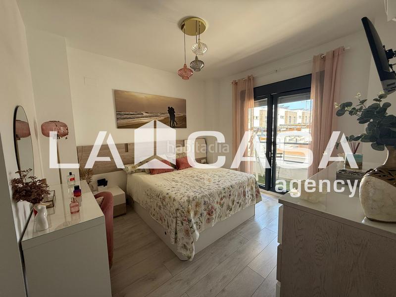 Foto cb178ea2-554d-4b04-bbb5-5f2ee21c0c48. Casa bifamiliare con parcheggio piscina in Entrenúcleos Dos Hermanas