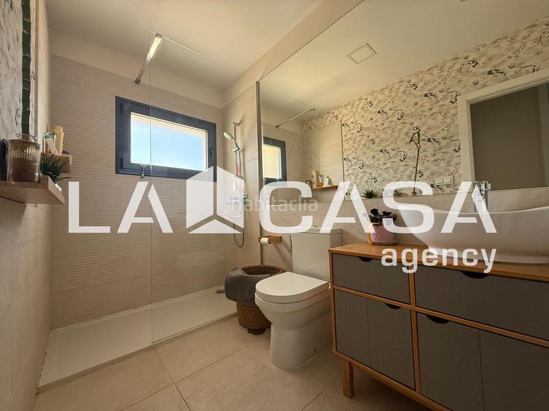 Foto d0ce3cf3-a719-4aa7-80ba-122dfe4776f2. Casa bifamiliare con parcheggio piscina in Entrenúcleos Dos Hermanas