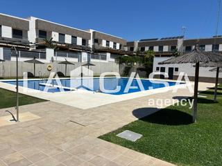 Casa aparellada a Entrenúcleos