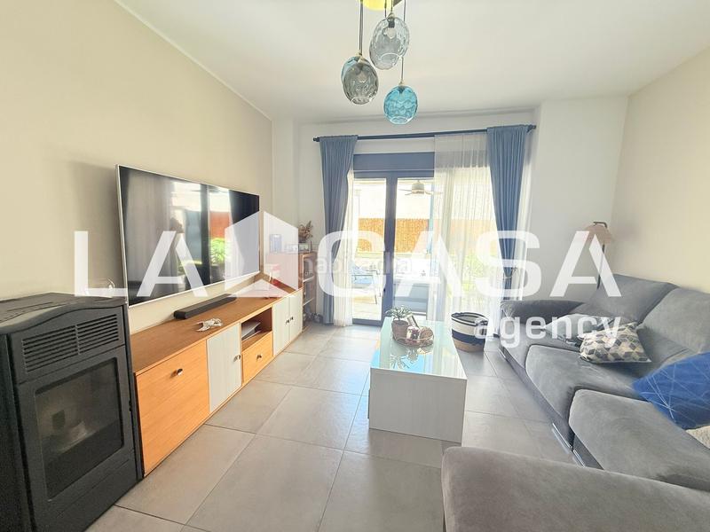 Foto dd94b480-52e0-4017-8988-1fa52e59251b. Towny house with parking pool in Entrenúcleos Dos Hermanas