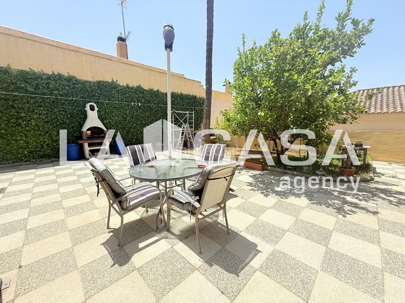 Foto 9b71c342-6f06-47a7-b069-e362778554a1. Chalet avec parking dans Olivar de Quintos Montequinto