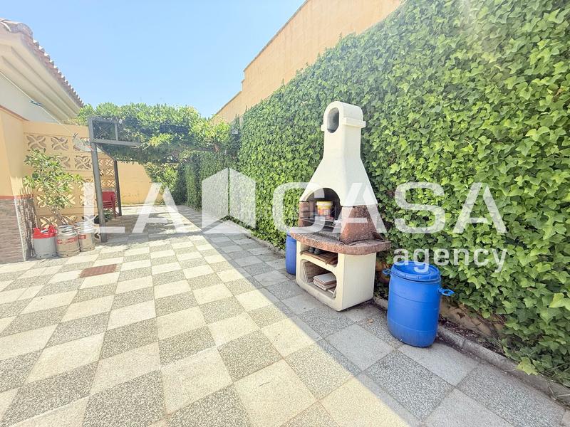 Foto b2c21de6-316c-4aa3-9c21-824dc85e0c0f. Chalet avec parking dans Olivar de Quintos Montequinto