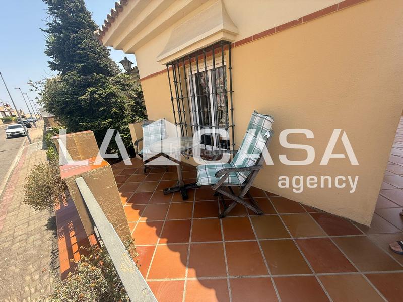 Foto 4af1324f-3d7c-4b34-8cdb-220a4c4f2544. Chalet con parcheggio in Olivar de Quintos Montequinto