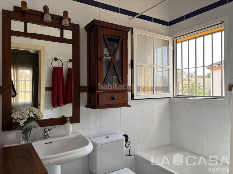 Foto 1feeac9a-32e3-4fa1-bc57-b649086f239e. Towny house with parking in Condequinto Montequinto