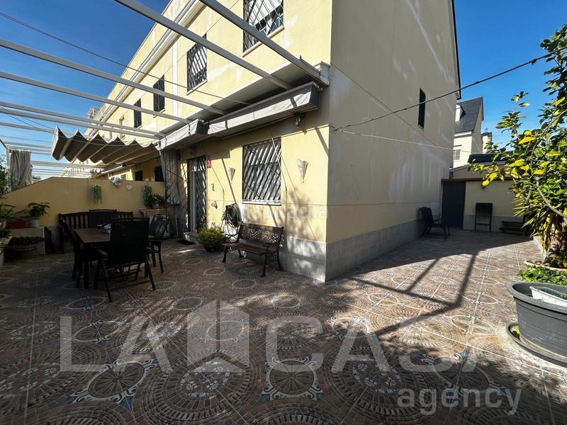 Foto a14d20f3-1b10-4231-ac73-a5bcfd82691e. Casa adosada en Olivar de Quintos Montequinto