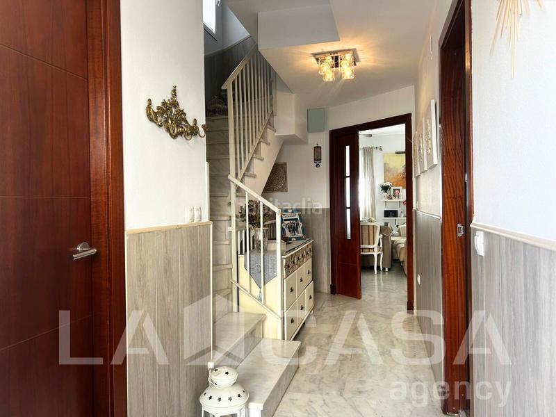 Foto 690e72ff-ef3f-4edf-8d92-e99a6227f11a. Maison jumelée avec chauffage parking dans Olivar de Quintos Montequinto