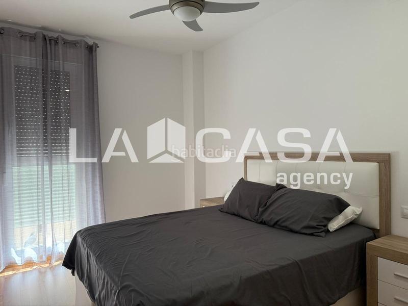 Foto 2306f41b-75f8-4c80-8f18-edf99fd14448. Location appartement avec parking dans Entrenúcleos Dos Hermanas