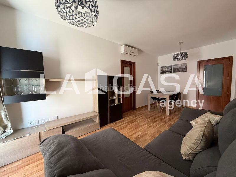 Foto 409ce3de-b597-425e-8964-af5853dd2409. Location appartement avec parking dans Entrenúcleos Dos Hermanas