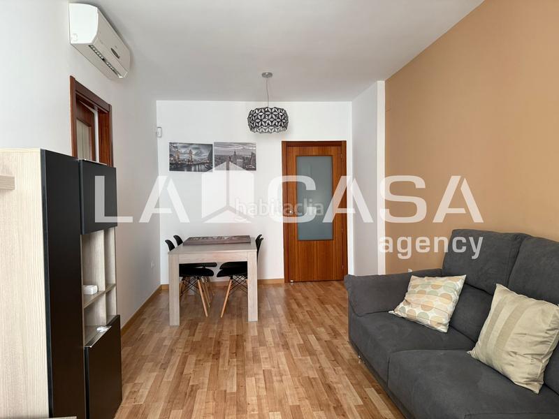 Foto 4f91add8-af48-46b7-976e-32b5bf069cc7. Location appartement avec parking dans Entrenúcleos Dos Hermanas